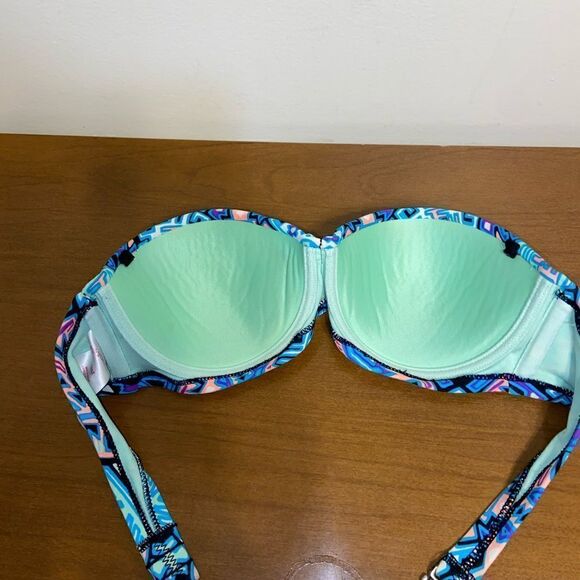 Strapless padded bikini top size meduim - Picture 2 of 3